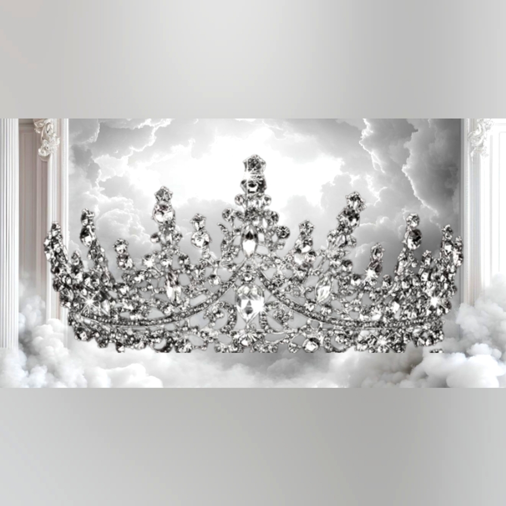 Elegant Medieval Silver Color Crystal Tiara Crown